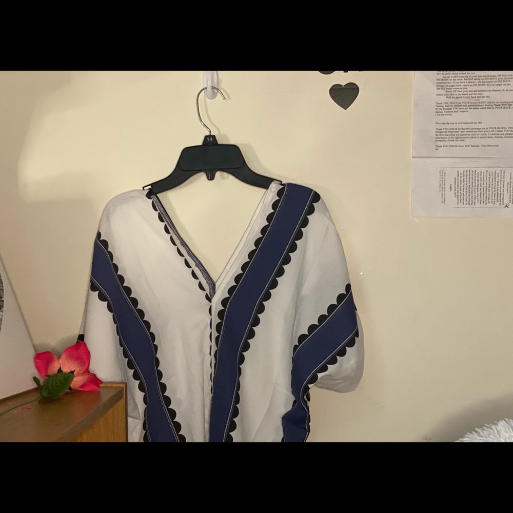 Top - Picture 2 of 4